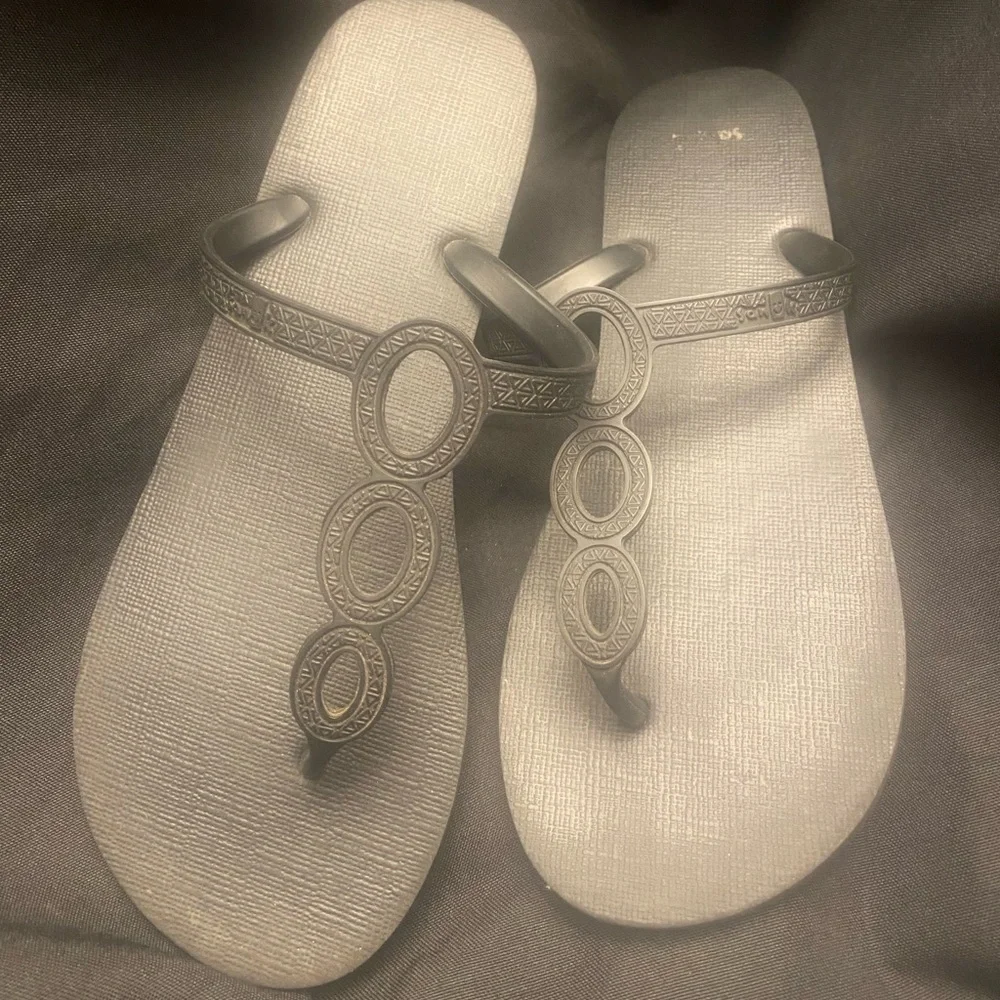 Sanuk- Women’s Black,‎ plastic sandals-Size: 10/11